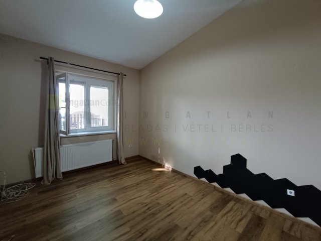 Eladó családi ház, Zsombón 119.9 M Ft, 3 szobás