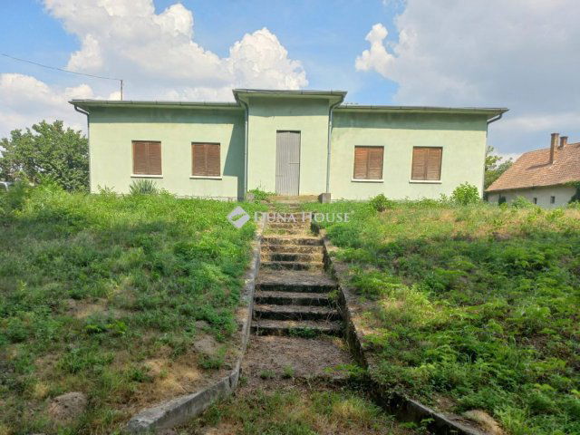 Eladó családi ház, Tengelicén 33.9 M Ft, 6 szobás