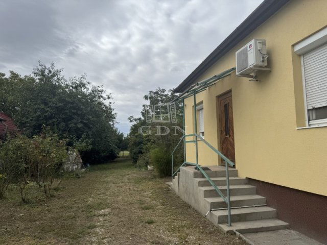 Kiadó családi ház, albérlet, Pákozdon 260 E Ft / hó