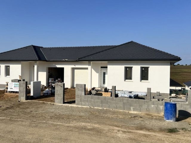 Eladó ikerház, Pécelen 127 M Ft, 5 szobás / költözzbe.hu