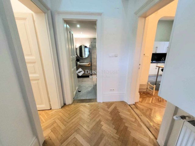 Eladó téglalakás, Budapesten, VI. kerületben 160 M Ft, 3 szobás