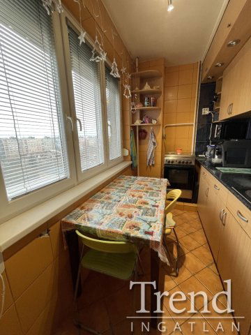 Eladó panellakás, Dunaújvárosban 33.9 M Ft, 3 szobás