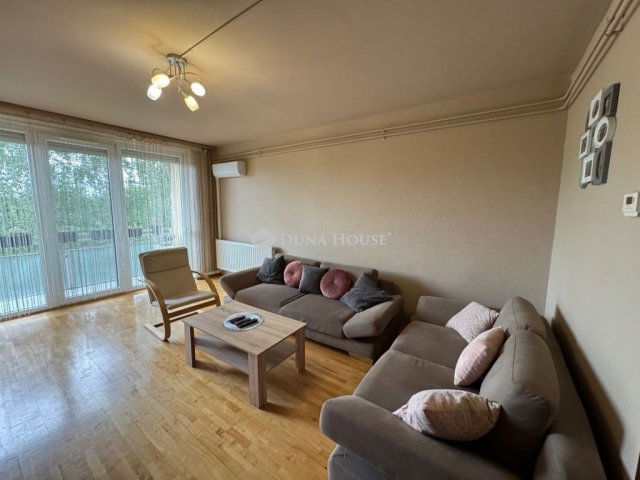 Eladó panellakás, Kecskeméten 43.4 M Ft, 2 szobás