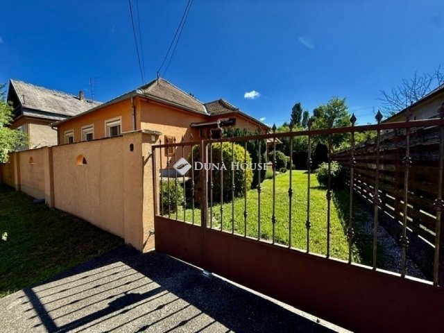 Eladó családi ház, Pécsett 95 M Ft, 4 szobás