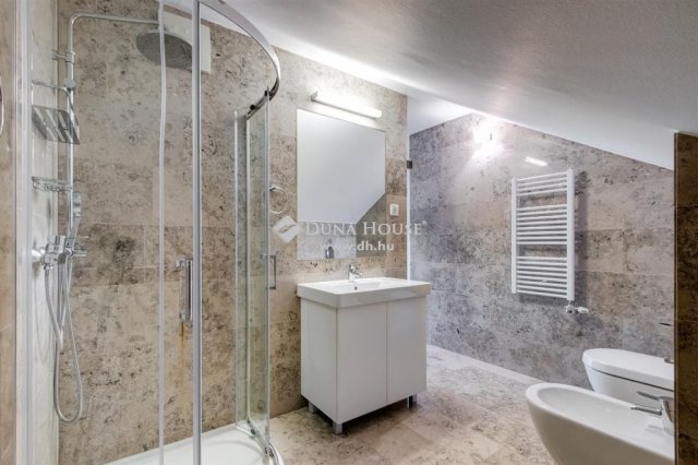 Eladó téglalakás, Budapesten, VI. kerületben 481.25 M Ft