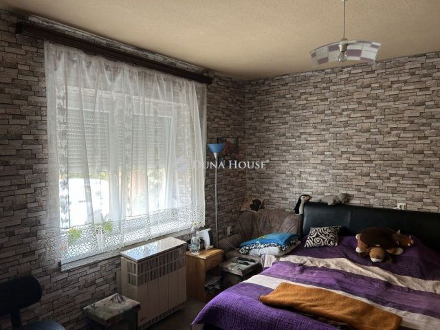 Eladó családi ház, Turán 40 M Ft, 3 szobás