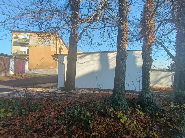 Eladó garázs, Pécsett, Rippl Rónai utcában 7.2 M Ft