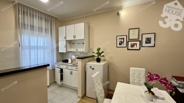 Eladó téglalakás, Kecskeméten 70 M Ft, 4 szobás