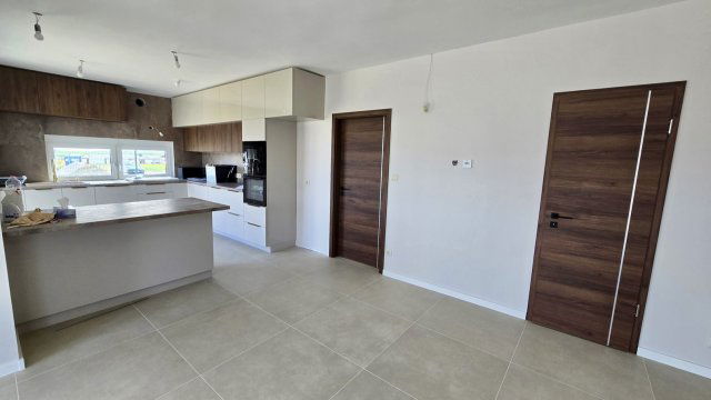 Eladó családi ház, Budajenőn 178.9 M Ft, 5 szobás