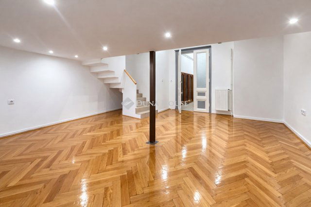 Eladó téglalakás, Budapesten, VI. kerületben 84.9 M Ft, 1 szobás