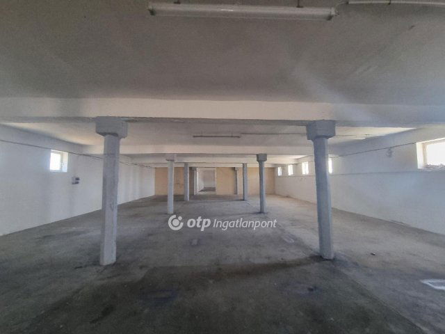 Eladó ipari ingatlan, Gyarmaton 250 M Ft / költözzbe.hu