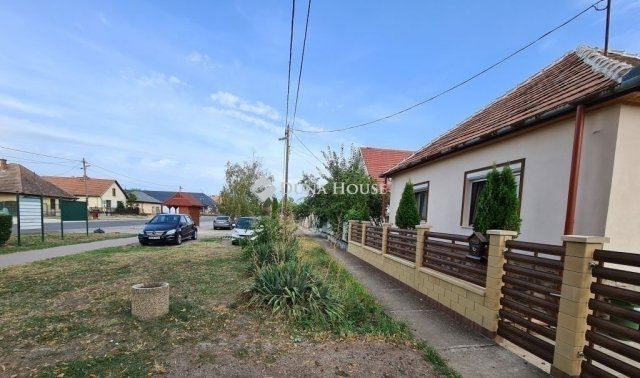 Eladó családi ház, Tóalmáson 49.99 M Ft, 3 szobás