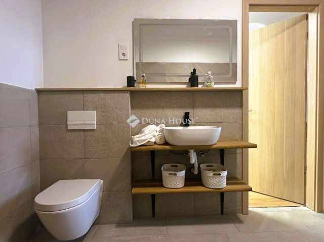 Eladó téglalakás, Budapesten, VI. kerületben 164 M Ft, 4 szobás