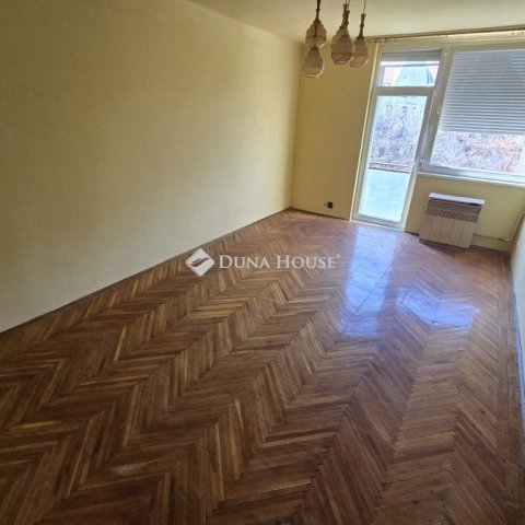 Eladó téglalakás, Kecskeméten 39.99 M Ft, 2 szobás