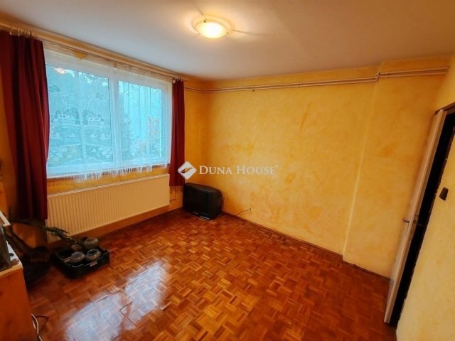 Eladó téglalakás, Veszprémben 75.7 M Ft, 3 szobás