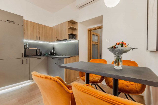 Kiadó téglalakás, albérlet, VI. kerületben, Nagymező utcában