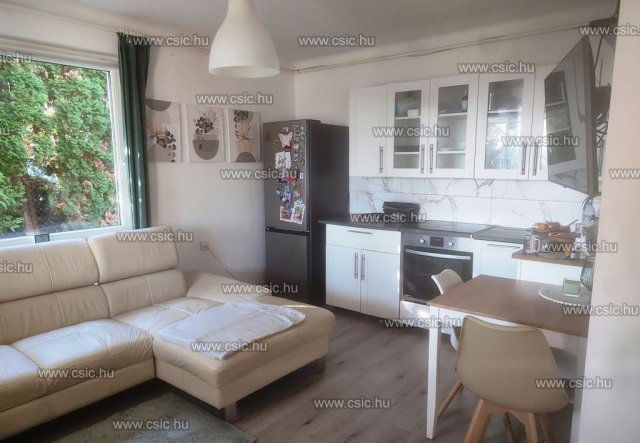 Eladó ikerház, Leányfaluban 59.9 M Ft, 2 szobás