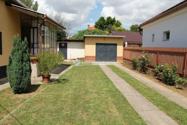 Eladó családi ház, Siklóson 67.9 M Ft, 3+3 szobás