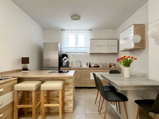 Eladó téglalakás, Keszthelyen 98.9 M Ft, 4 szobás