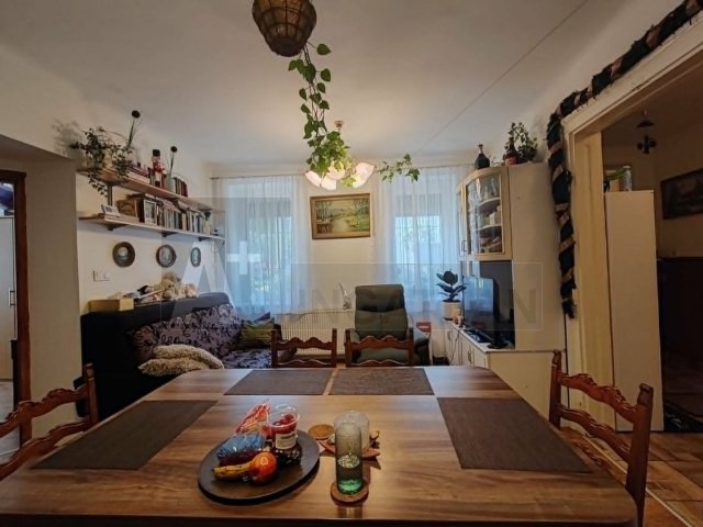 Eladó téglalakás, Szegeden 83.5 M Ft, 4 szobás
