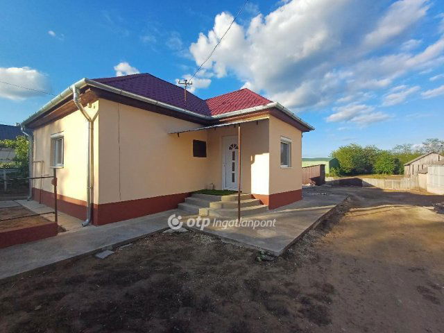 Eladó családi ház, Magyon 21.9 M Ft, 2+1 szobás