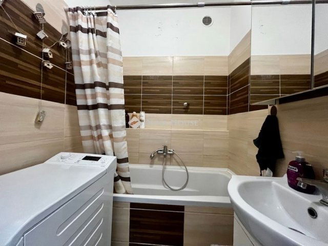 Eladó panellakás, Pécsett 49.9 M Ft, 3 szobás