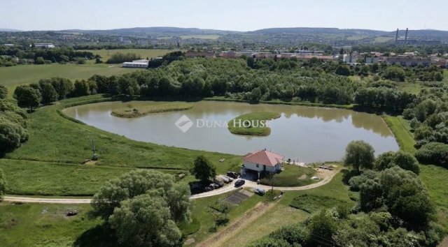 Eladó családi ház, Ajkán 349.999 M Ft, 3 szobás