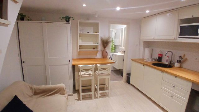 Eladó téglalakás, Budapesten, V. kerületben, Párizsi utcában