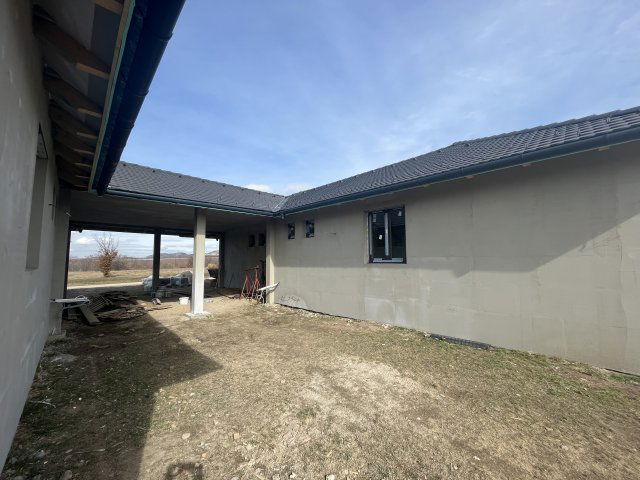 Eladó ikerház, Budajenőn 131 M Ft, 3 szobás