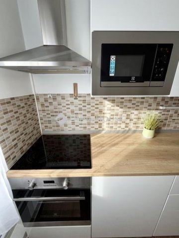 Eladó panellakás, Pécsett 41.9 M Ft, 2 szobás