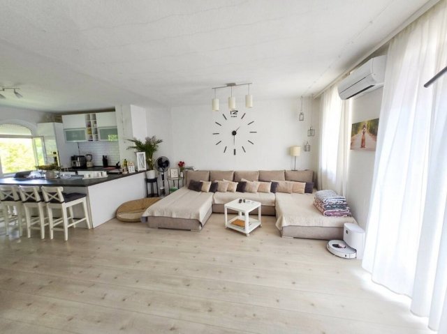 Eladó téglalakás, Szigetszentmiklóson 93 M Ft, 3+1 szobás