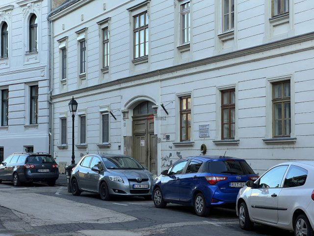 Eladó téglalakás, Székesfehérvárott 129.9 M Ft, 3 szobás