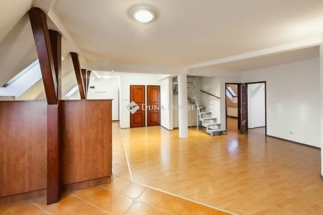 Eladó téglalakás, Kecskeméten 64.9 M Ft, 6 szobás