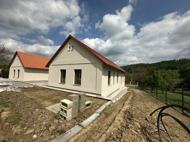 Eladó ikerház, Orfűn 115 M Ft, 4 szobás / költözzbe.hu