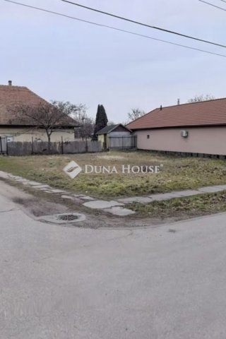 Eladó telek, Pilisen 15 M Ft / költözzbe.hu