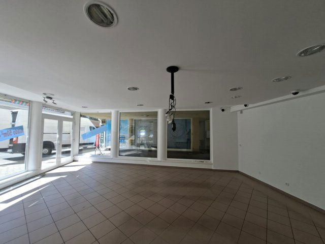 Eladó üzlethelyiség, Siófokon 360 M Ft, 1 szobás