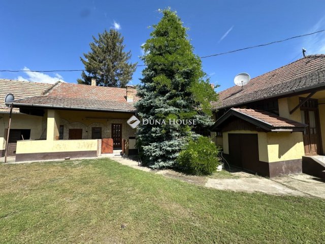 Eladó családi ház, Tiszaalpáron 49.99 M Ft, 4 szobás