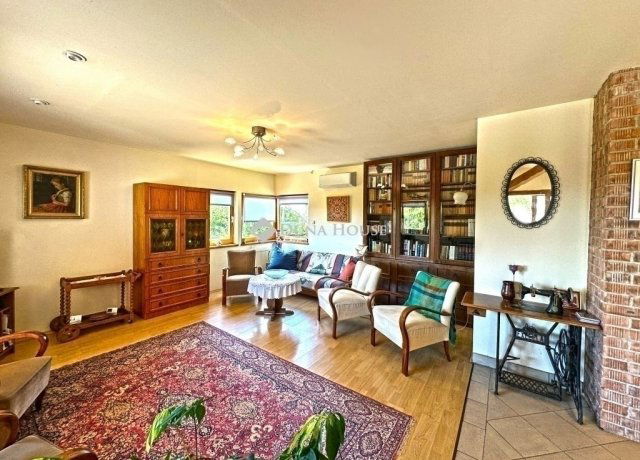 Eladó családi ház, Szentendrén 149.9 M Ft, 6 szobás