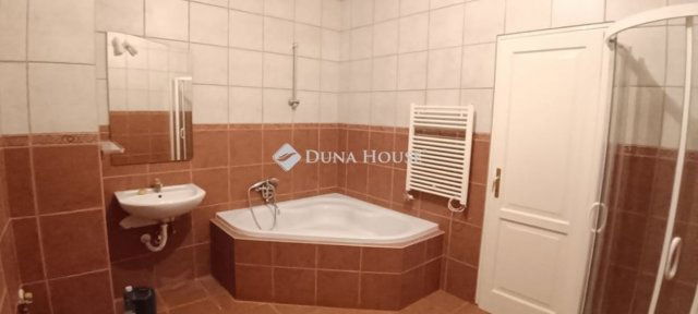 Eladó téglalakás, Budaörsön 109 M Ft, 2 szobás