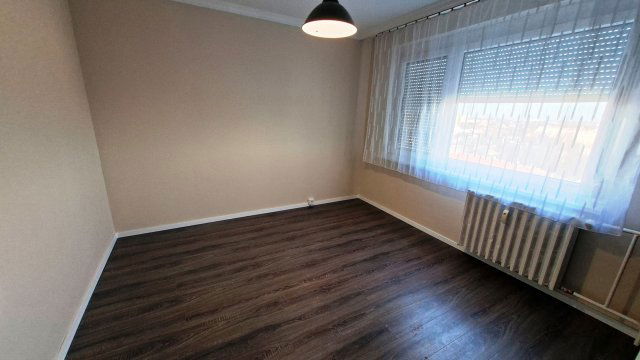 Kiadó panellakás, albérlet, Székesfehérvárott, Sarló utcában