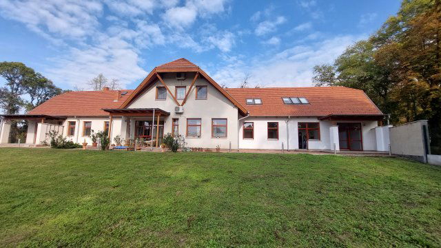 Eladó téglalakás, Dombóváron 59 M Ft, 4+1 szobás