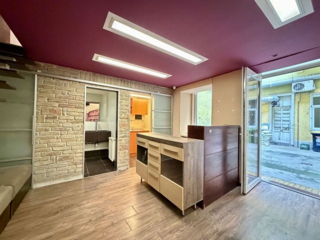 Kiadó üzlethelyiség, Budapesten, VI. kerületben 360 E Ft / hó