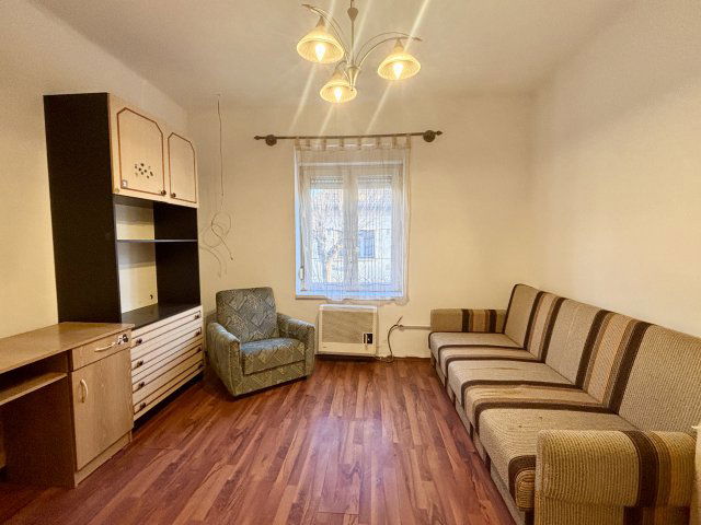 Eladó családi ház, Pápán 48 M Ft, 3 szobás