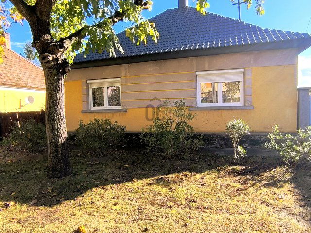 Eladó családi ház, Bakonyszentlászlón 41.85 M Ft, 2 szobás