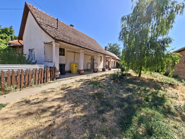Eladó családi ház, Tiszafüreden 24.5 M Ft, 2 szobás
