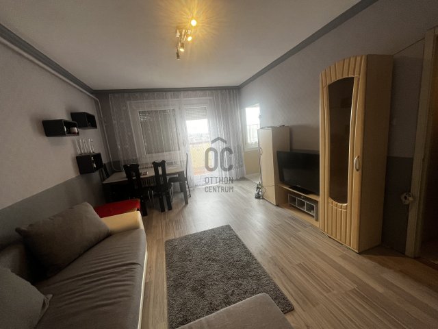 Kiadó panellakás, albérlet, Pápán 100 E Ft / hó, 1 szobás