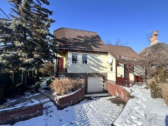 Eladó családi ház, Szentendrén 93.3 M Ft, 4 szobás