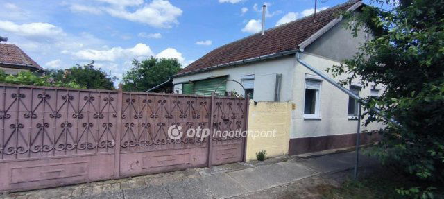 Eladó családi ház, Almáskamaráson 5.8 M Ft, 2 szobás