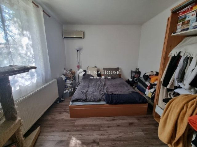 Eladó családi ház, Szigetszentmiklóson 98.9 M Ft, 5 szobás