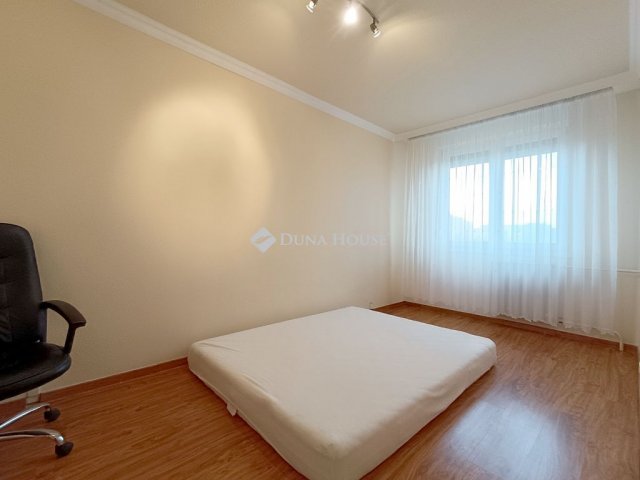 Kiadó panellakás, albérlet, Kecskeméten 150 E Ft / hó, 2 szobás